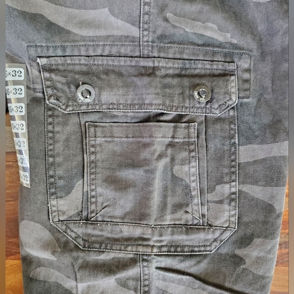 Iron Co. Men's Camo Cargo Pants, NWT, size 36 waist 32 Length, with belt - Picture 5 of 7